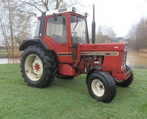 Tractor-international-743-0002